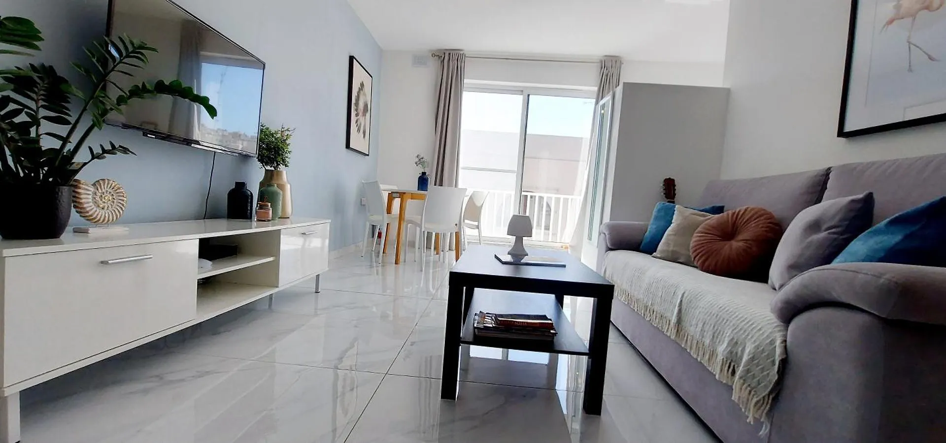 Apartment Bright Spacious Getaway Close To The Sea Gzira Malta