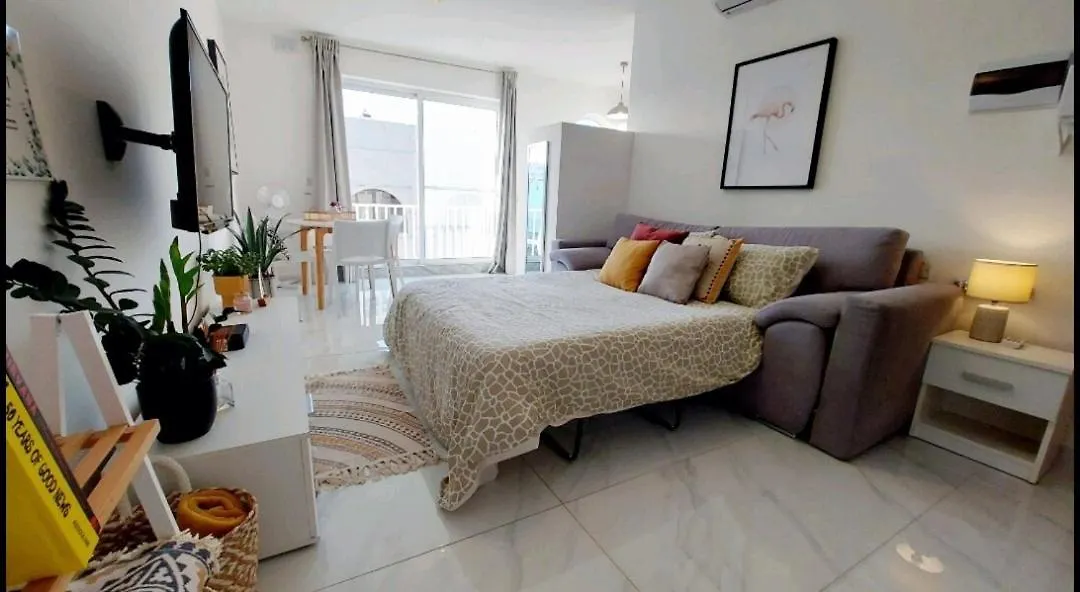Apartment Bright Spacious Getaway Close To The Sea Gzira