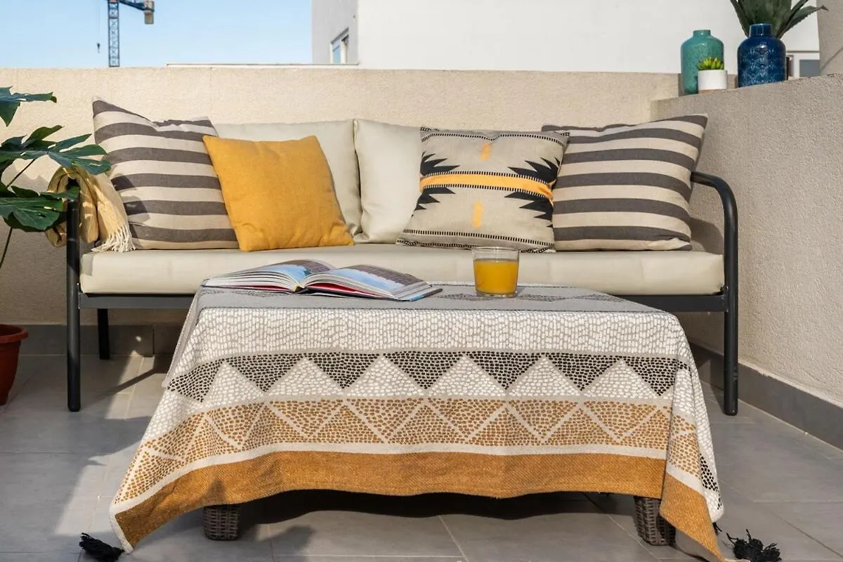 Bright Spacious Getaway Close To The Sea Gzira Apartment