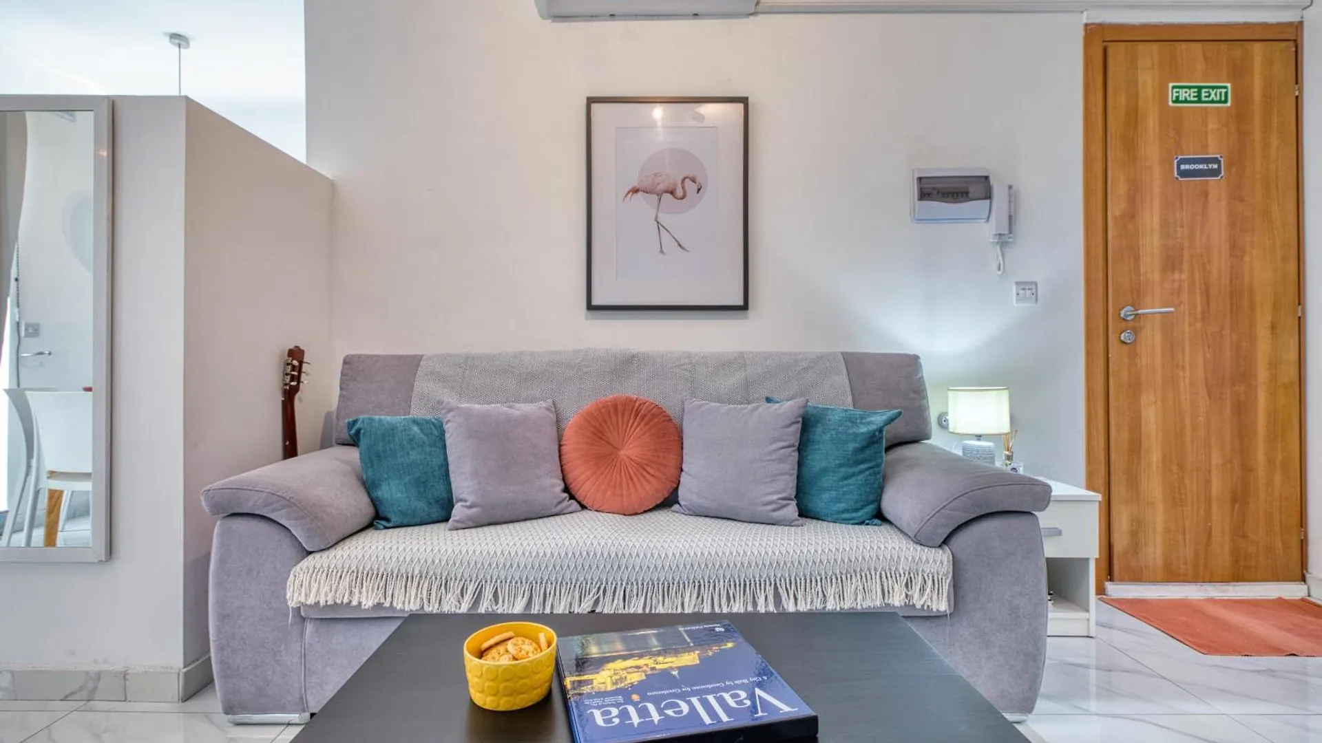 Bright Spacious Getaway Close To The Sea Gzira Apartment