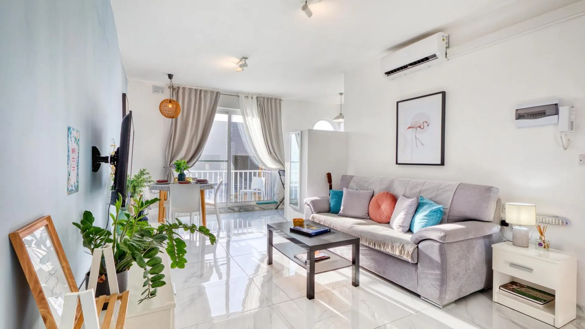 Bright Spacious Getaway Close To The Sea Gzira Apartment