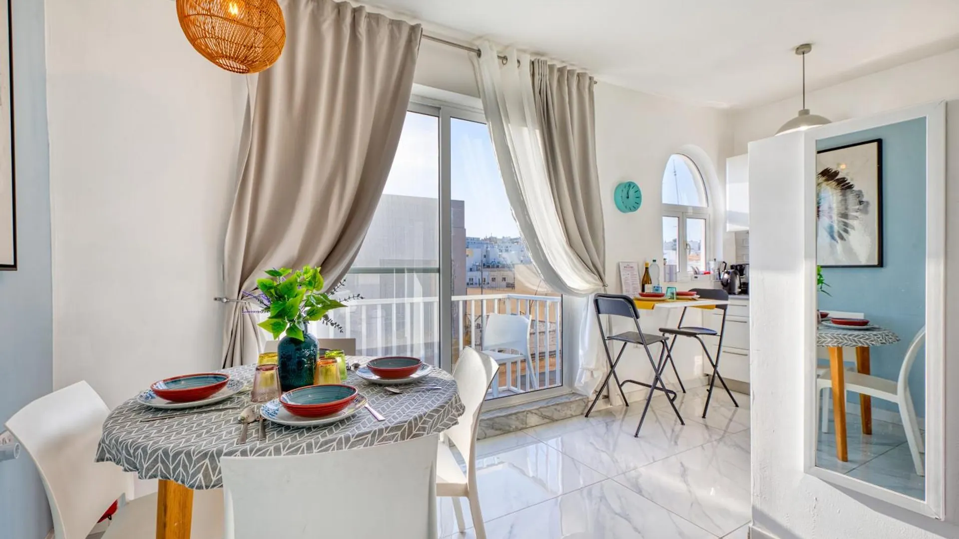 Bright Spacious Getaway Close To The Sea Gzira