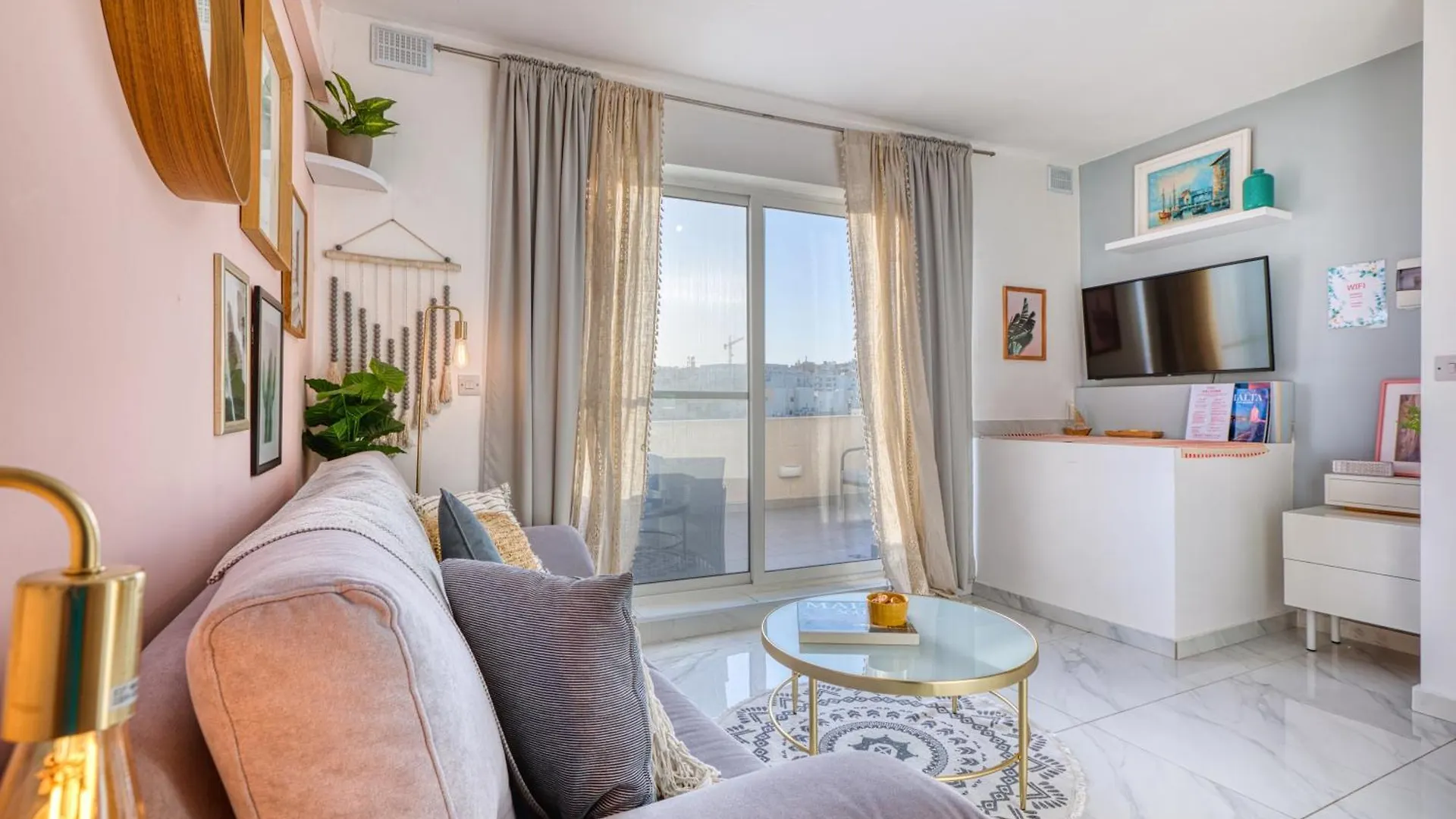 Bright Spacious Getaway Close To The Sea Gzira Apartment